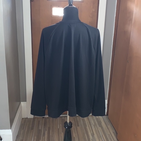 Old navy black front quilted tee! - Picture 4 of 5